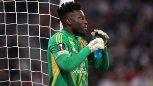 Gak Cuma Bola yang Dibanting, Gaji Onana Juga Tiba-Tiba Turun!