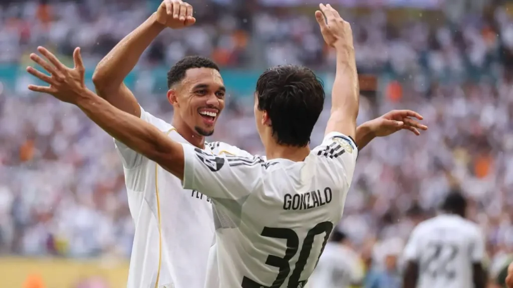 Trent Alexander-Arnold Teror Berkelas di Setiap Crossing!