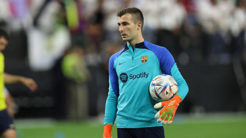 Barcelona Pinjamkan Tank Iñaki Peña ke Elche 2025