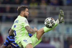 Inigo Martinez Terpikat Tawaran Super 6,5 Miliar Al-Nassr