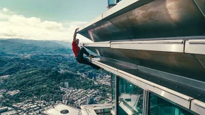 Netflix Pelit? Honnold Hell Bayaran Taipei 101 Climb!